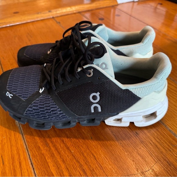 On Cloudflyer - Picture 3 of 6